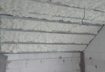 Izolace střechy, sádrokartonový záklop