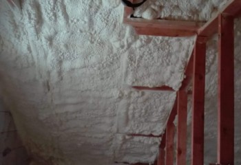 Pěnová izolace aplikovaná na střeše RD